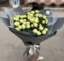 Букет Белые кустовые розы Солинеро в Алабино