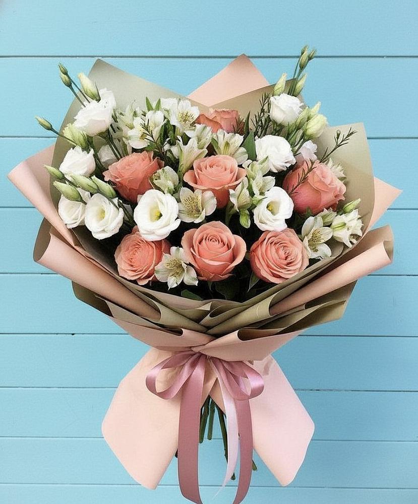 Букет цветов из: Розы, Альстромерии и Лизиантусы в Алабино