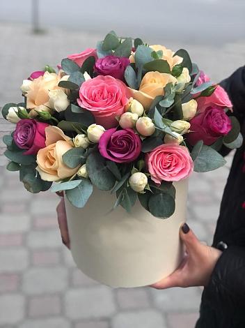 Цветочная композиция из Розы в шляпной коробке в Алабино