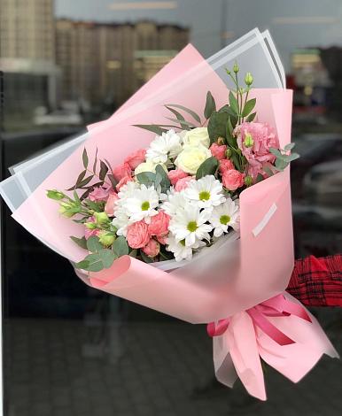 Букет цветов из: Розы, Лизиантусы и Хризантемы в Алабино